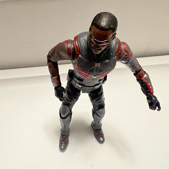 Falcon Marvel Legends MCU Civil War Walmart Exclusive (Missing Wings & Backpack) - Picture 2 of 6